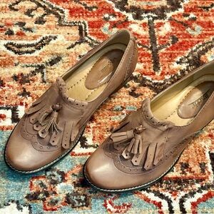 Sundowner Earth shoes in cinnamon. NWOB.